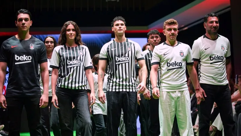 Beşiktaş yeni sezon formalarını tanıttı