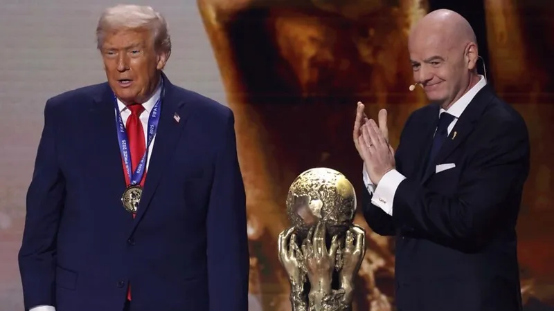 Trump, Infantino'ya arka çıktı