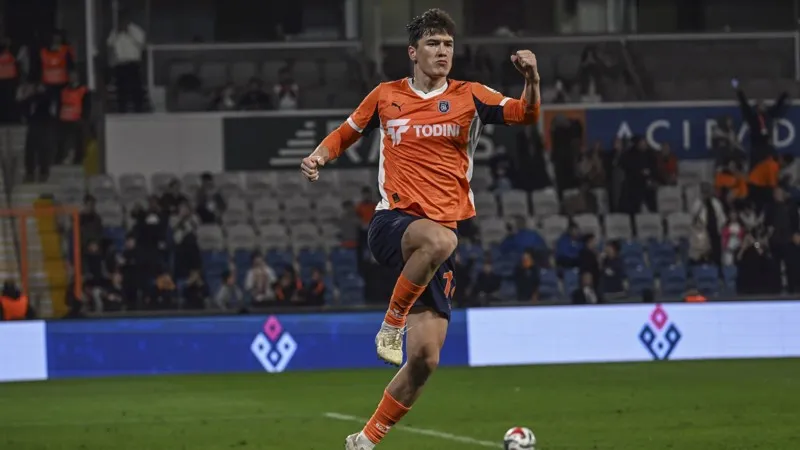  Başakşehir, Shomurodov'un bonservisini aldı