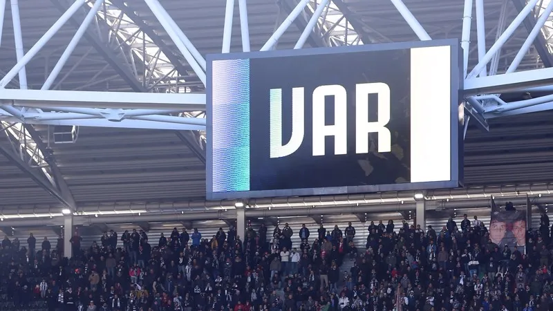 UEFA'dan VAR düzenlemesi