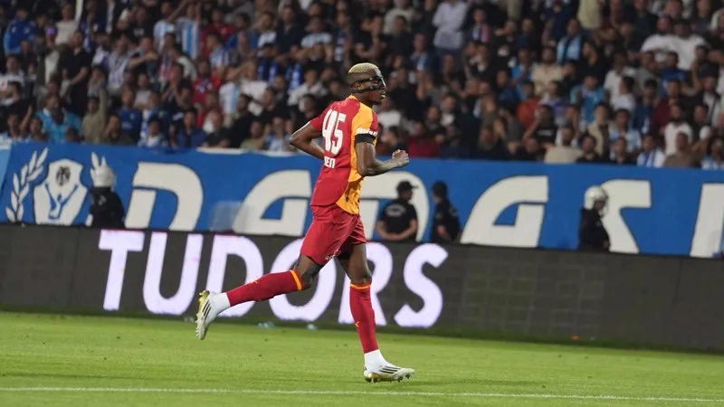 Victor Osimhen oyuna devam edemedi