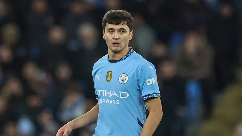 Man. City'de Khusanov sözleşmesini uzattı