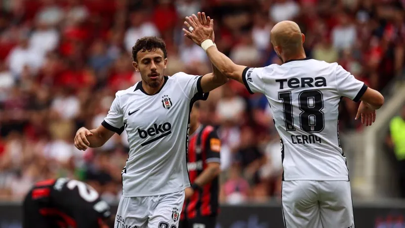 Yazarların Beşiktaş yorumları