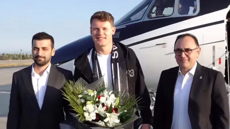 Nübel, Beşiktaş için İstanbul'da