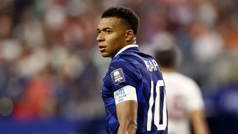 Mbappe, Messi'yi geçti