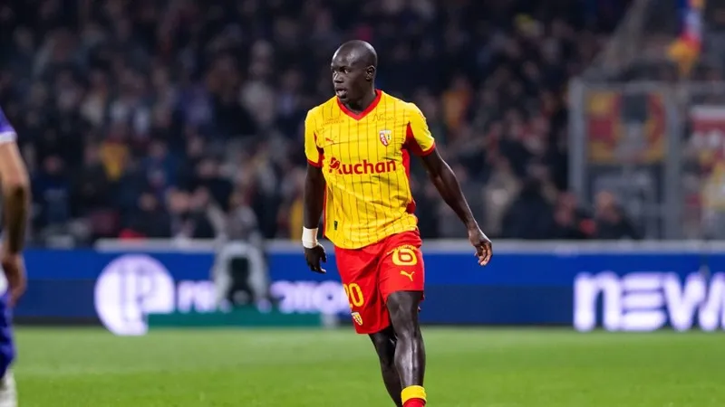 Lens, Malang Sarr ile yollarını ayırdı