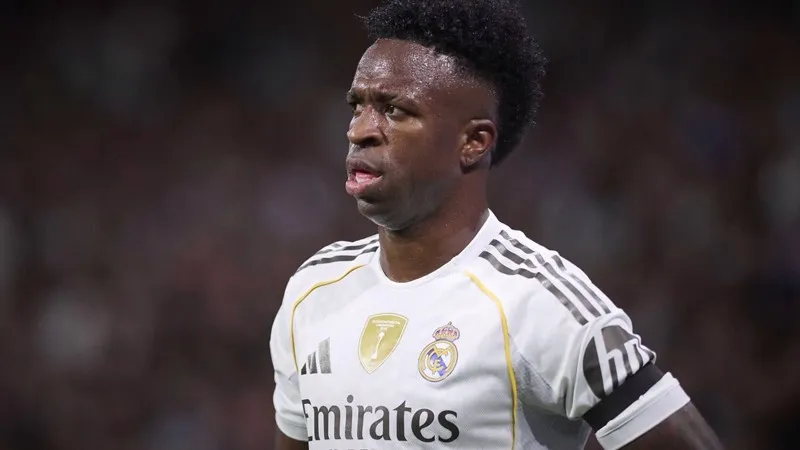 Real Madrid, Vinicius'u bırakmıyor