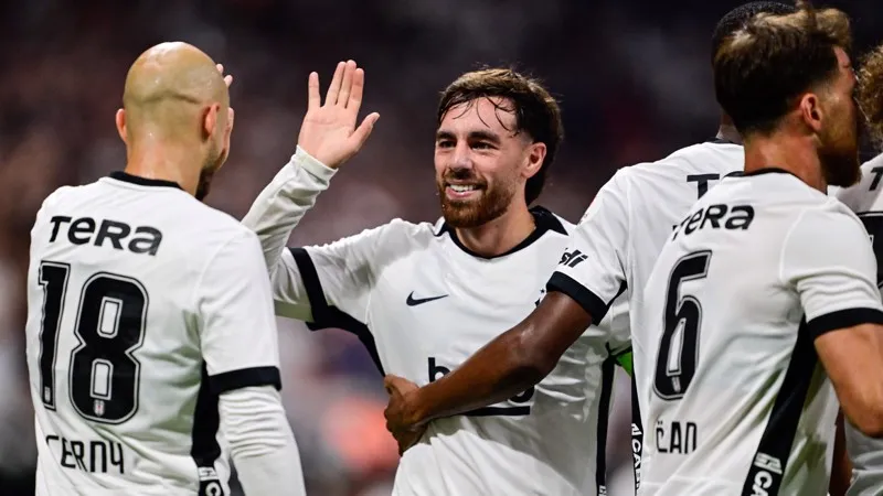Yazarların Beşiktaş yorumları