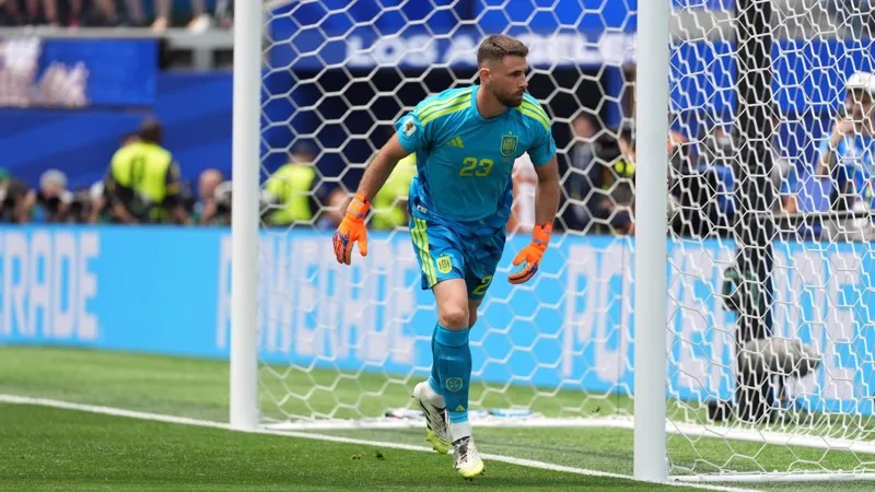 Unai Simon, Casillas'ı geçti