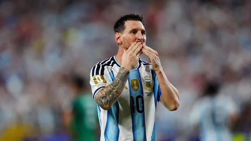 Messi'den Arjantin'e kupalarla veda 