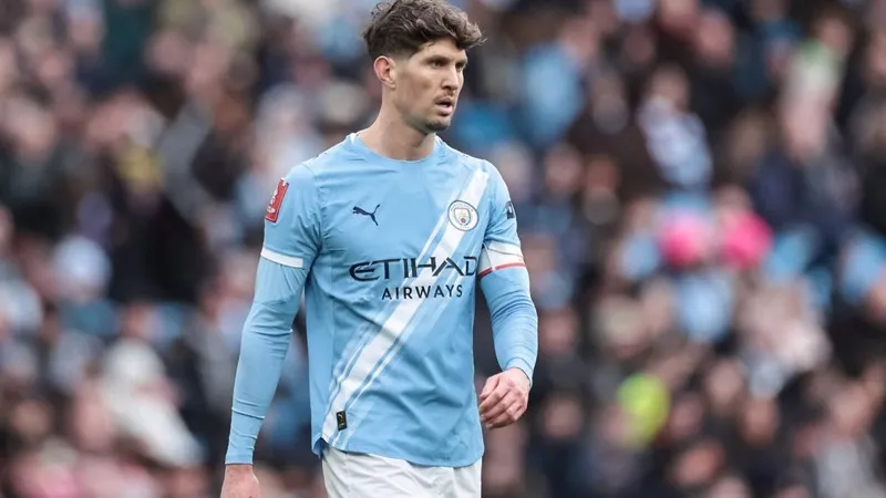 Chelsea, Stones'u gündemine aldı