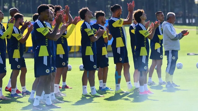 Fenerbahçe'nin kamp kadrosu belli oldu