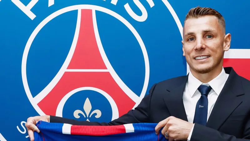 Lucas Digne yeniden PSG'de