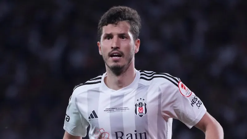 Beşiktaş, Salih Uçan'a veda etti