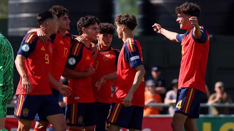 İspanya U19, ilk finalist
