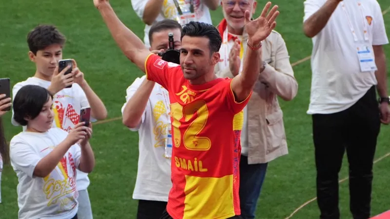 İsmail Köybaşı, futbolu bıraktı
