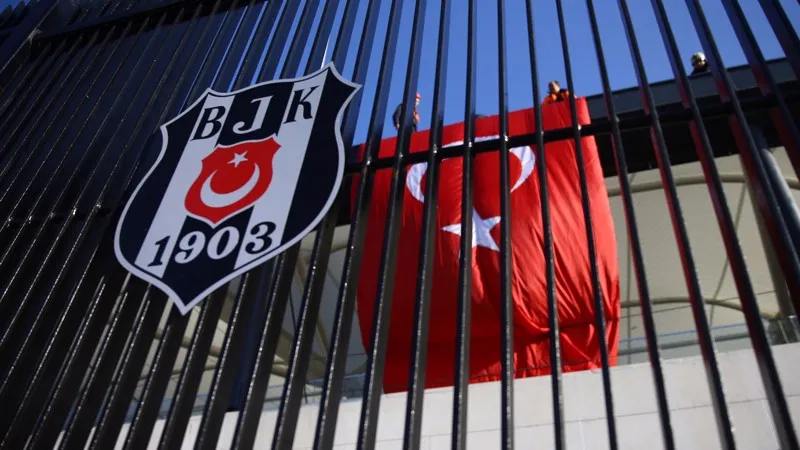 Beşiktaş yeni sezon formalarını tanıttı
