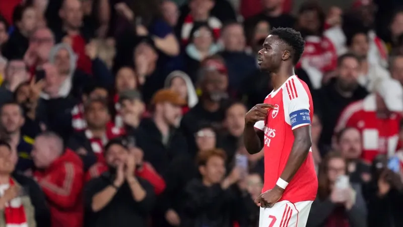 Arsenal, Saka ile güldü