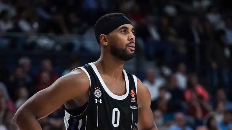 Brandon Davies basketbolu bıraktı